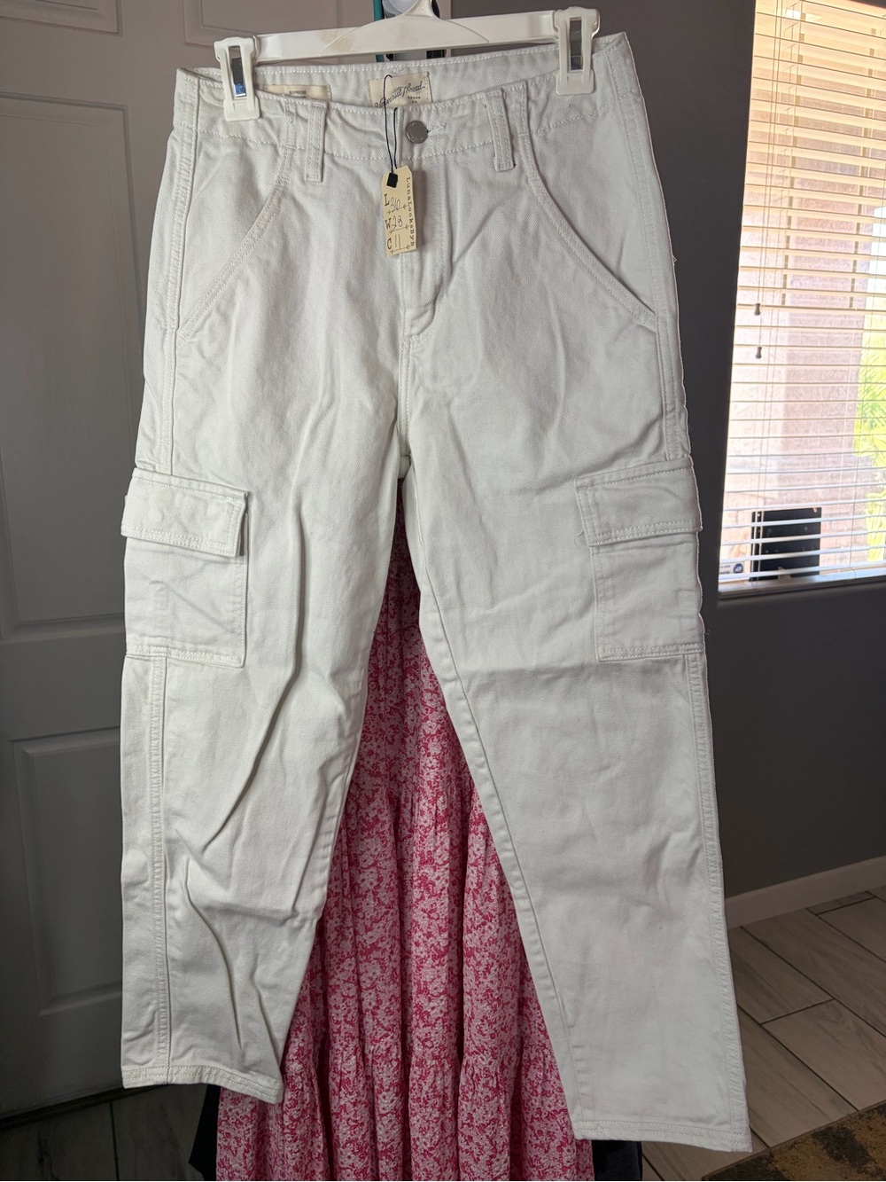 Universal Thread Off-White Cargo Pants